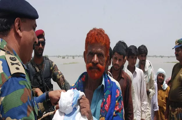 residents of the katcha areas who have been evacuated complain of government apathy in refugee camps photo express residents of the katcha areas who have been evacuated complain of government apathy in refugee camps photo express