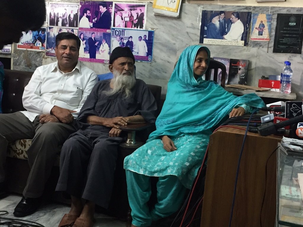 indian high commissioner seen with abdul sattar edhi and geeta at edhi centre photo rabia ali express
