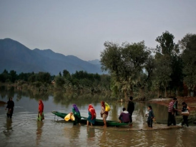 at least 180 dead a million displaced in india floods at least 180 dead a million displaced in india floods