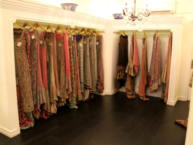 the actual sana safinaz 039 s suits at an outlet photo ayesha mir express the actual sana safinaz 039 s suits at an outlet photo ayesha mir express