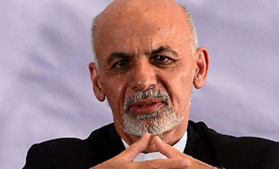 afghan president holds pakistani identity card