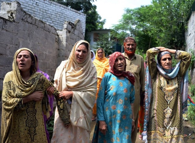 1 relatives of convicted murderer shafqat hussain react during his funeral in muzaffarabad the capital of pakistani administered kashmir on august 5 2015 photo afp 1 relatives of convicted murderer shafqat hussain react during his funeral in muzaffarabad the capital of pakistani administered kashmir on august 5 2015 photo afp