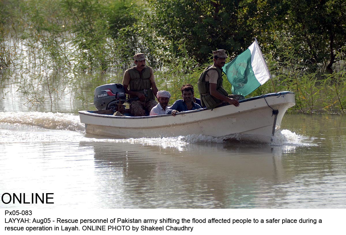 pakistan army personnel shift the flood victims of layyah to safer places on august 5 2015 photo online