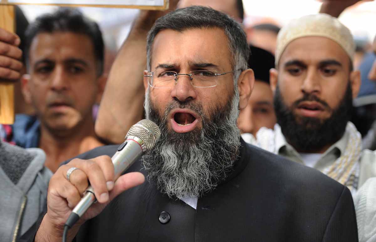 muslim cleric anjem choudary speaks to a group of demonstrators outside the us embassy in central london photo afp