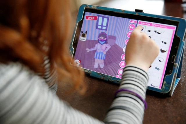 roblox bookings beat as gaming boom persists shares surge