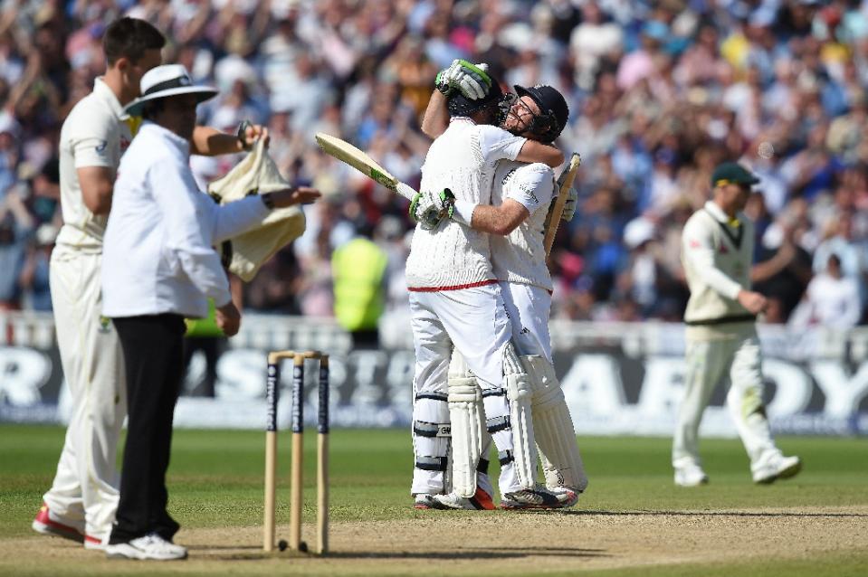 england 039 s joe root and ian bell celebrate after adding the winning runs for england on the third day of the third ashes cricket test against australia at edgbaston on july 31 2015 photo afp