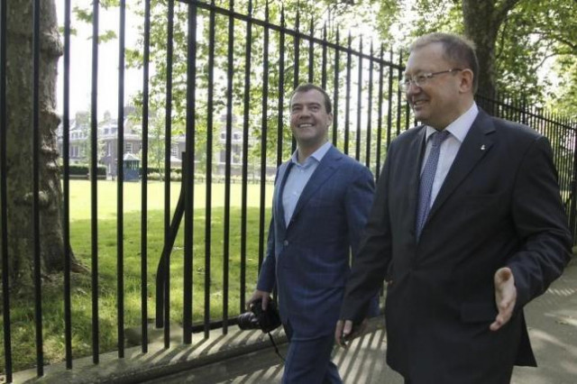 russia 039 s prime minister dmitry medvedev l accompanied by russia 039 s ambassador to britain alexander yakovenko walks before attending an interview in london july 28 2012 photo reuters russia 039 s prime minister dmitry medvedev l accompanied by russia 039 s ambassador to britain alexander yakovenko walks before attending an interview in london july 28 2012 photo reuters
