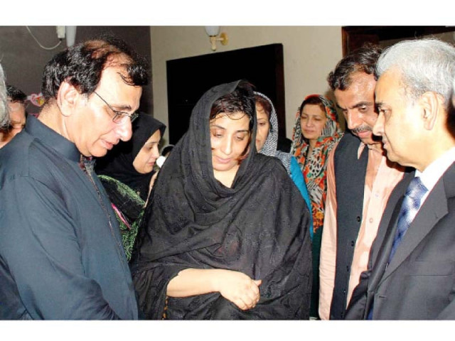 cjp justic nasirul mulk condoles with the family members of the slain sessions judge photo nni cjp justic nasirul mulk condoles with the family members of the slain sessions judge photo nni
