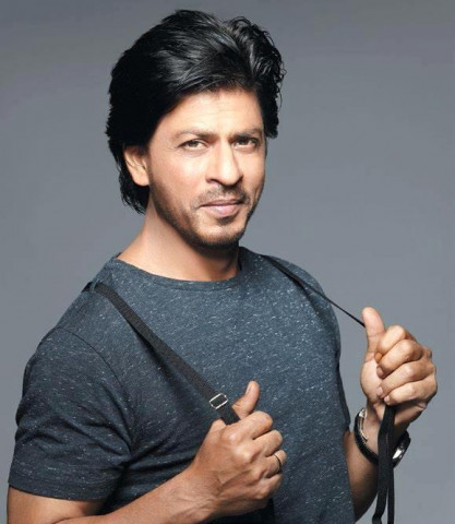 shah rukh posted some live action from his shoot via live for facebook mentions photo filmibeat