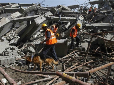 11 indian labourers killed as factory wall collapses