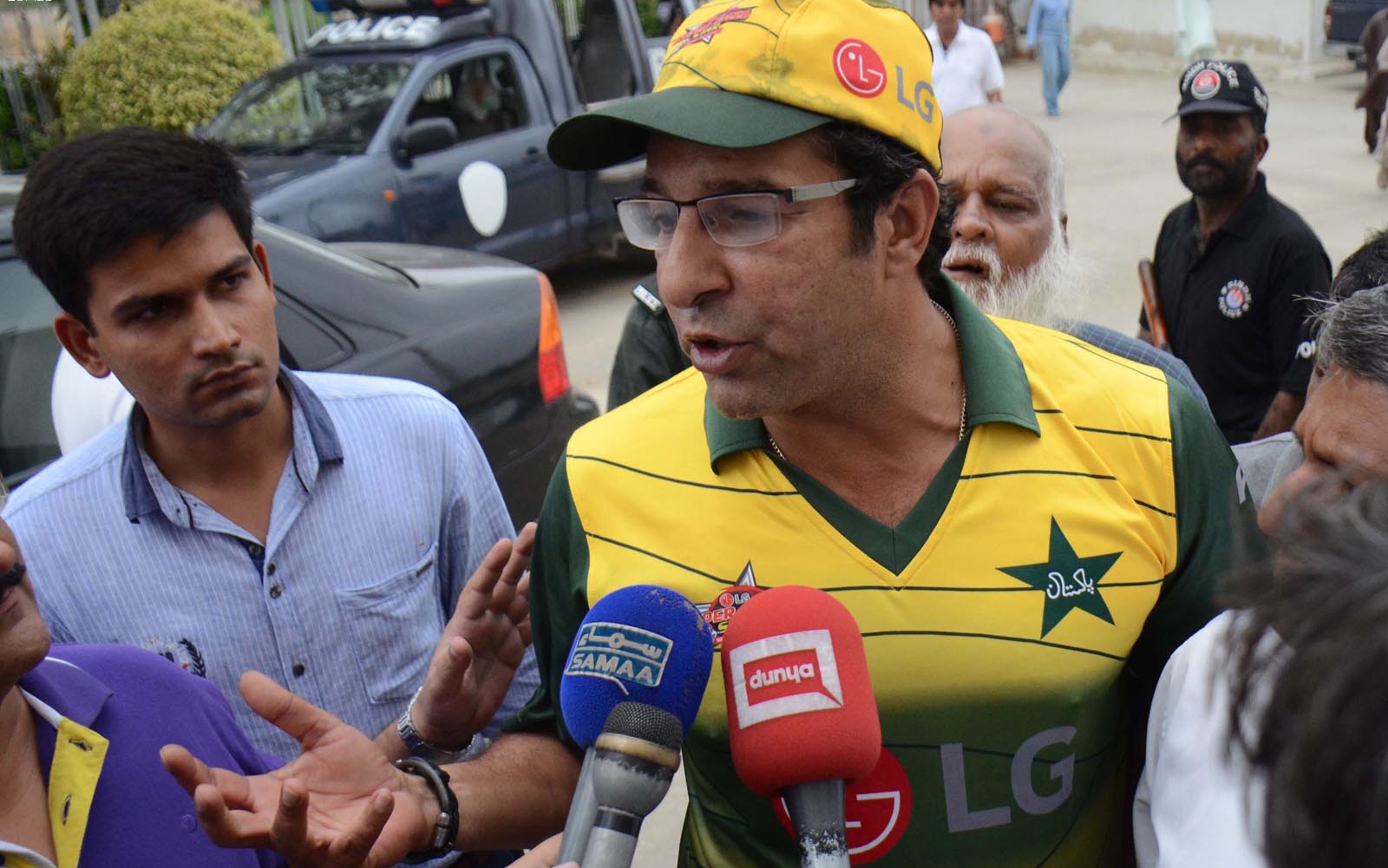 wasim akram speaks to media at the national stadium in karachi on august 5 2015 photo inp