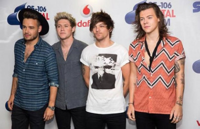 one direction breaks streaming record as it tops uk chart one direction breaks streaming record as it tops uk chart