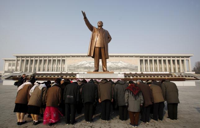 a group of people bow at the base of the giant bronze statue of the state founder and 039 great leader 039 kim il sung in the north korean capital of pyongyang february 26 2008 photo reuters