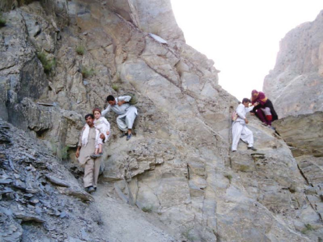 residents of garam chashma chitral forced to climb rocks for their daily commute photo muhkamuddin express residents of garam chashma chitral forced to climb rocks for their daily commute photo muhkamuddin express