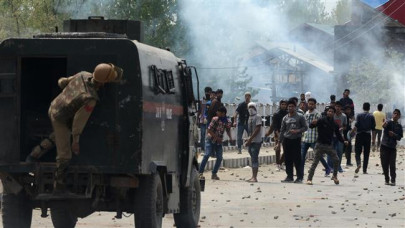 indian soldier two suspected militants killed in kashmir gun battles