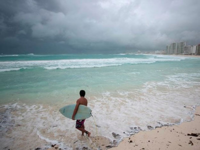 prisoner surfs out of norway jail