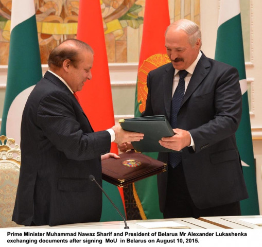 pm nawaz sharif and president of belarus exchanging documents after signing mos in belarus on august 19 2015 photo pid pm nawaz sharif and president of belarus exchanging documents after signing mos in belarus on august 19 2015 photo pid