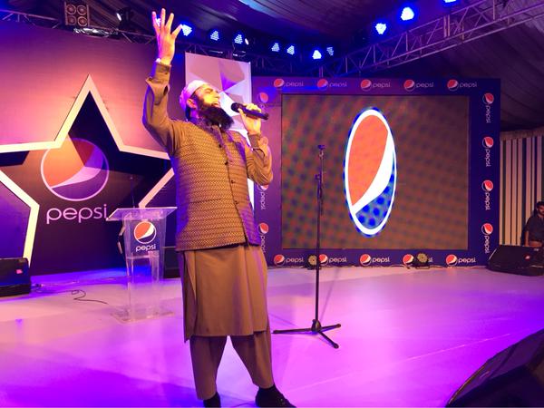 junaid jamshed singing at the launch of chaand sitaara photo shahihasan