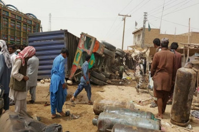 13 dead as trailer slams into several cars