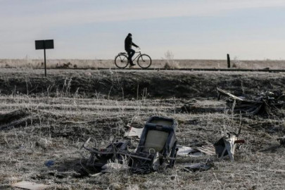 dutch prosecutors fragments from mh17 site may be from russian made missile dutch prosecutors fragments from mh17 site may be from russian made missile