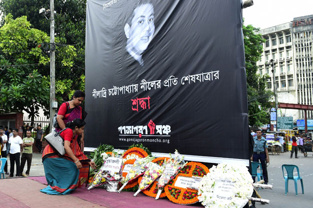 bangladeshi women place a floral wreath during a protest against the killing of blogger niloy chakrabarti who used the pen name niloy neel in dhaka on august 9 2015 dhaka vowed to hunt down the killers of secular blogger niloy chakrabarti who became the fourth such writer to be murdered in bangladesh by suspected islamist militants this year photo afp