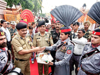 worsening ties indian bsf not to exchange sweets with rangers on independence day