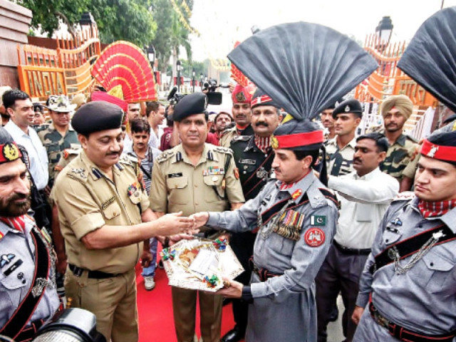 border guards exhcange gifts at wagah photo abid nawaz and shafiq malik border guards exhcange gifts at wagah photo abid nawaz and shafiq malik