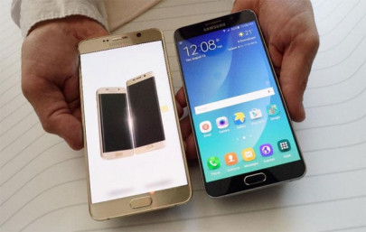 samsung ramps up apple challenge with large handsets samsung ramps up apple challenge with large handsets