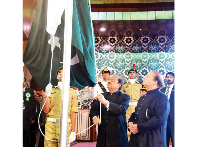 president mamnoon hoists the pakistani flag at the convention centre in islamabad as premier nawaz looks on photo online