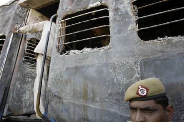 samjhauta express attack fo lodges protest with indian envoy