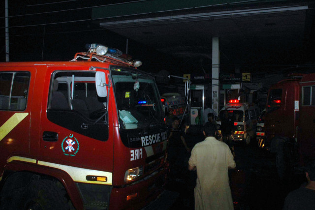 five fire trucks of rescue 1122 responded to the emergency and extinguished the fire photo express five fire trucks of rescue 1122 responded to the emergency and extinguished the fire photo express