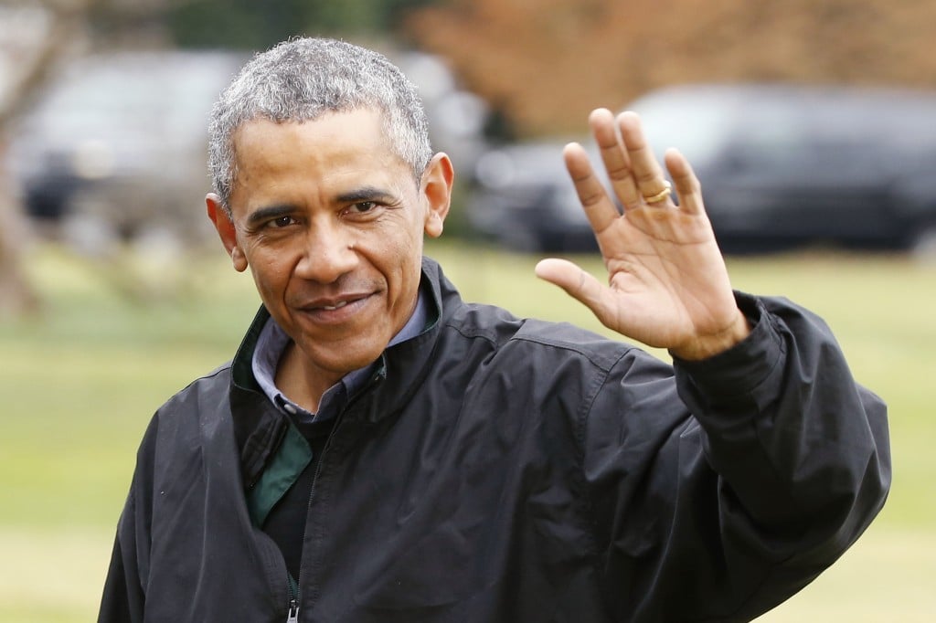 us president barack obama greets reporters as he arrives via marine one helicopter to the south lawn of the white house in washington jan 4 2015 photo reuters