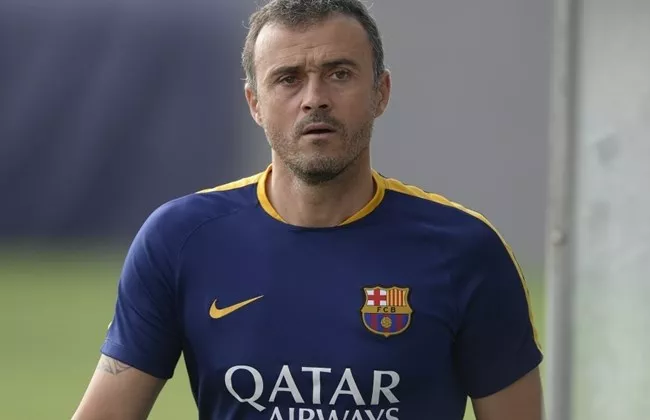 barcelona 039 s coach luis enrique looks on during a training session at the sports center fc barcelona joan gamper in sant joan despi near barcelona on august 16 2015 photo afp barcelona 039 s coach luis enrique looks on during a training session at the sports center fc barcelona joan gamper in sant joan despi near barcelona on august 16 2015 photo afp