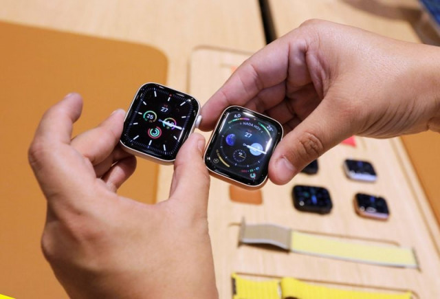 a man shows the new model of apple watch during the opening of mexico s first flagship apple store at antara shopping mall in mexico city mexico september 27 2019 photo reuters a man shows the new model of apple watch during the opening of mexico s first flagship apple store at antara shopping mall in mexico city mexico september 27 2019 photo reuters