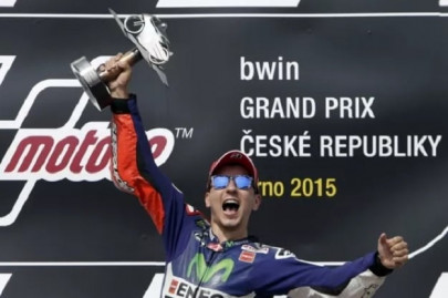 czech motogp lorenzo follows up pole position with win czech motogp lorenzo follows up pole position with win