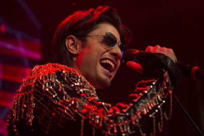 ali zafar spoofs himself for coke studio season 8 look for rockstar revealed ali zafar spoofs himself for coke studio season 8 look for rockstar revealed