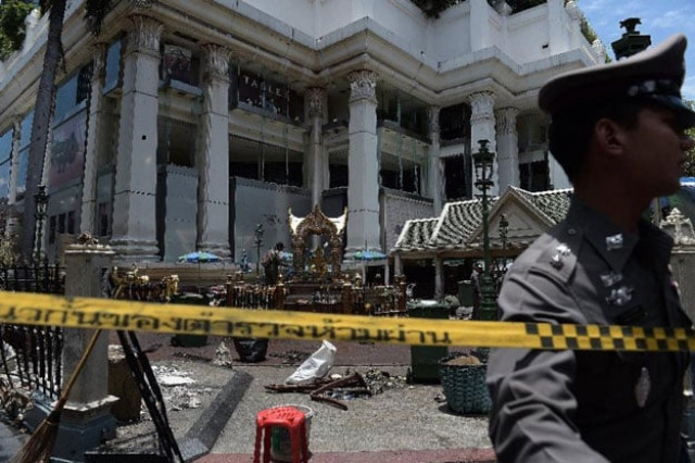 a policeman c inspects the cordoned off site of a bomb blast at the popular erawan shrine in the heart of bangkok 039 s tourist and commercial centre on august 18 2015 photo afp a policeman c inspects the cordoned off site of a bomb blast at the popular erawan shrine in the heart of bangkok 039 s tourist and commercial centre on august 18 2015 photo afp