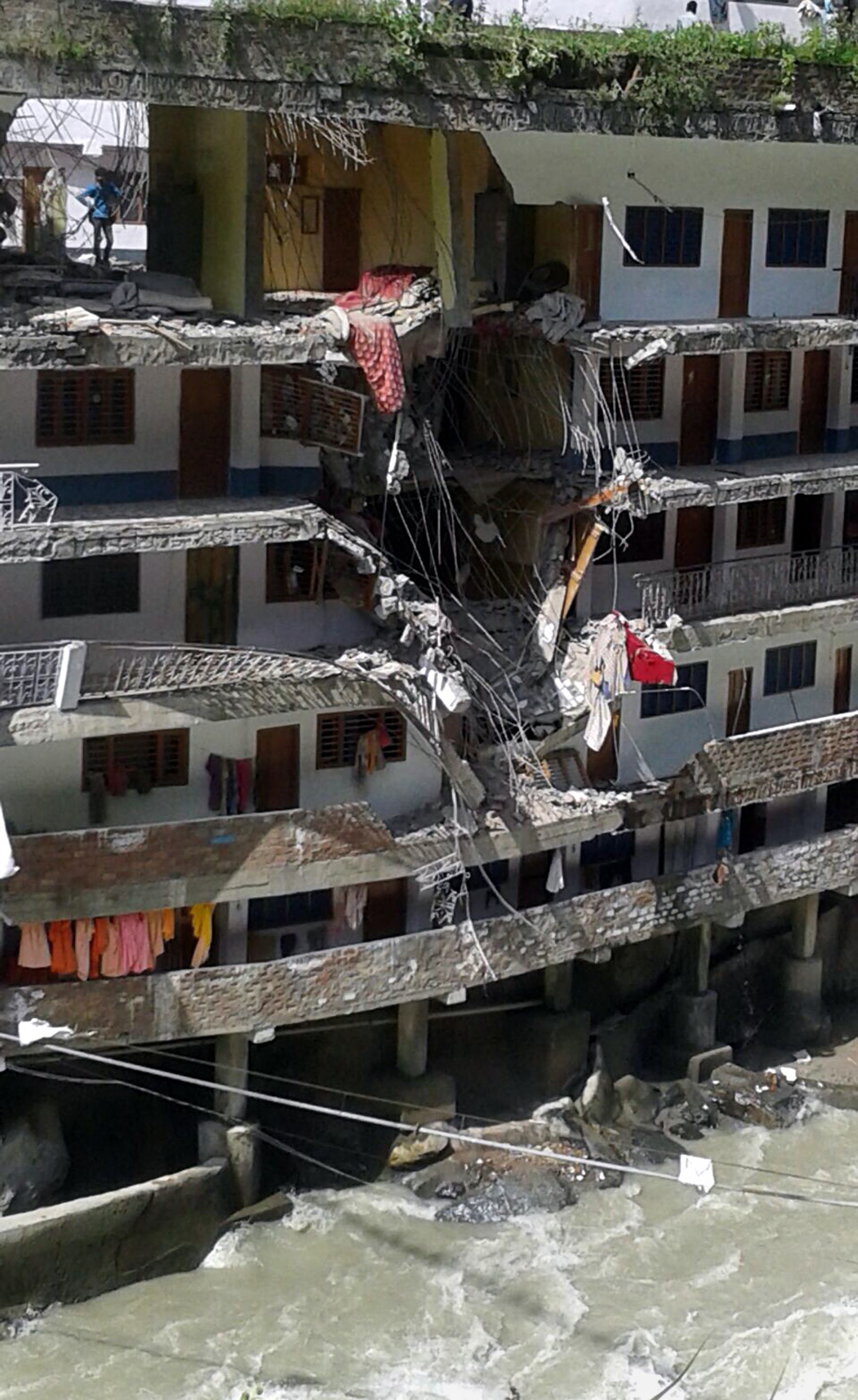 the damaged building of the famous sikh shrine gurdwara manikaran sahib is pictured at manikaran in the kullu district of northern himachal pradesh state on august 18 2015 photo afp