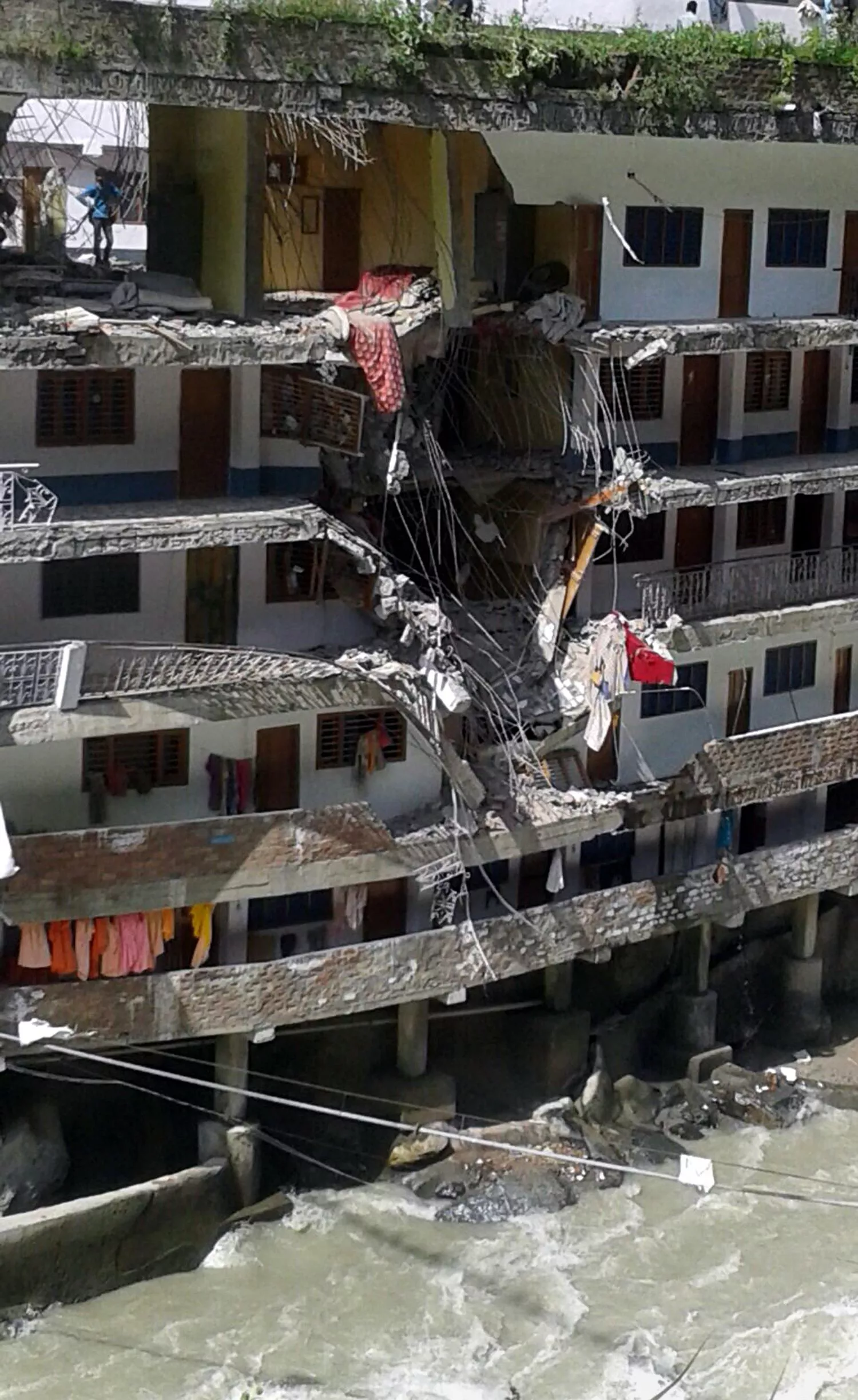 the damaged building of the famous sikh shrine gurdwara manikaran sahib is pictured at manikaran in the kullu district of northern himachal pradesh state on august 18 2015 photo afp the damaged building of the famous sikh shrine gurdwara manikaran sahib is pictured at manikaran in the kullu district of northern himachal pradesh state on august 18 2015 photo afp