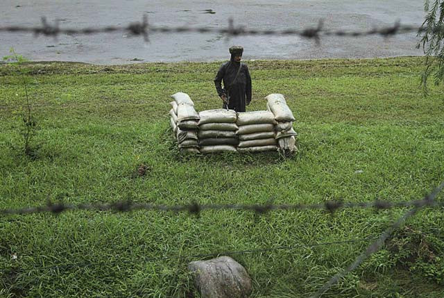 urging india to immediately stop the ceasefire violations the foreign office asked india to observe the 2003 ceasefire understanding photo reuters urging india to immediately stop the ceasefire violations the foreign office asked india to observe the 2003 ceasefire understanding photo reuters