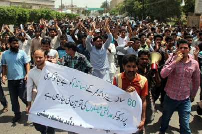 protest against varsity situation turns violent as students protest enters third day