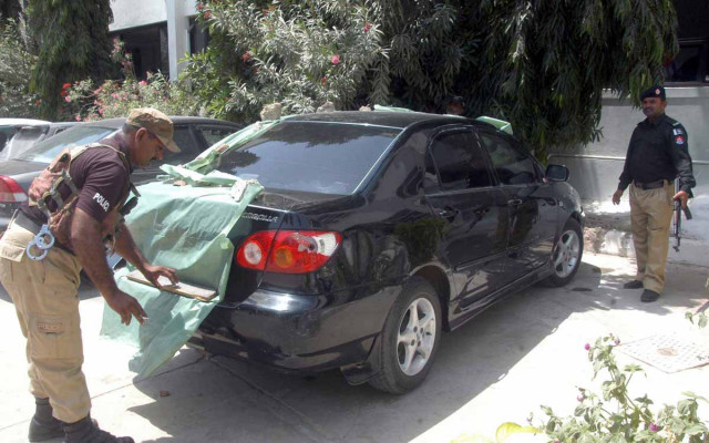 police officials cover rashid godil 039 s car with plastic photo mohammad azeem express police officials cover rashid godil 039 s car with plastic photo mohammad azeem express