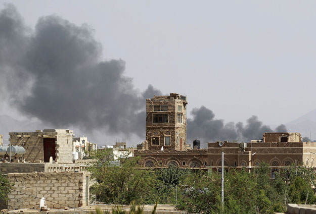 smoke billows following air strikes by the saudi led coalition on a weapons depot at a military airport currently controlled by yemeni shia huthi rebels in the capital sanaa on august 20 2015 photo afp