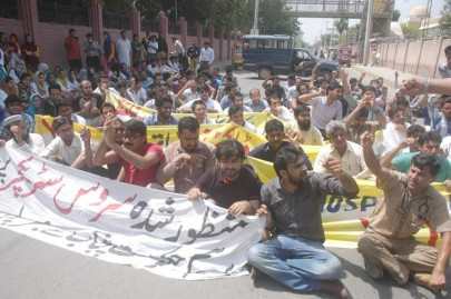 work woes yda protests in dg khan bahawalpur