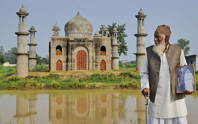 80 year old faizul qadri gathers all his resources to materialise his dream of truly remembering his wife photo courtesy burhaan kinu hindustan times 80 year old faizul qadri gathers all his resources to materialise his dream of truly remembering his wife photo courtesy burhaan kinu hindustan times
