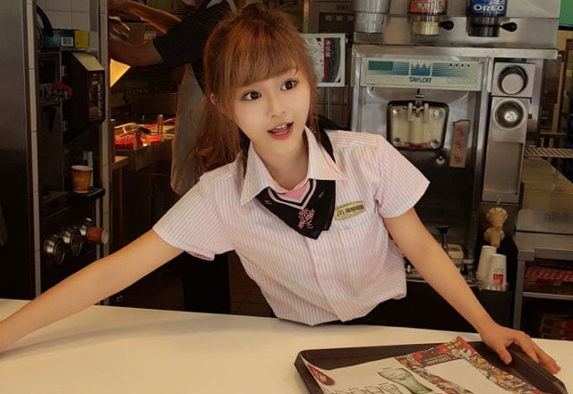 men have been flocking to the fast food chain to ogle at this wide eyed beauty photo raindog men have been flocking to the fast food chain to ogle at this wide eyed beauty photo raindog