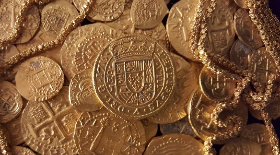 this handout photo released on july 28 2015 by 1715 fleet queens jewels llc shows gold coins and treasure recovered from an 18th century spanish shipwreck off florida photo afp