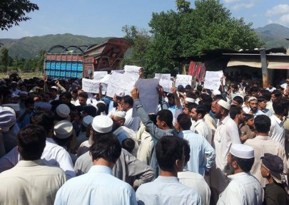 enraged residents of lower dir protest killing of constables enraged residents of lower dir protest killing of constables