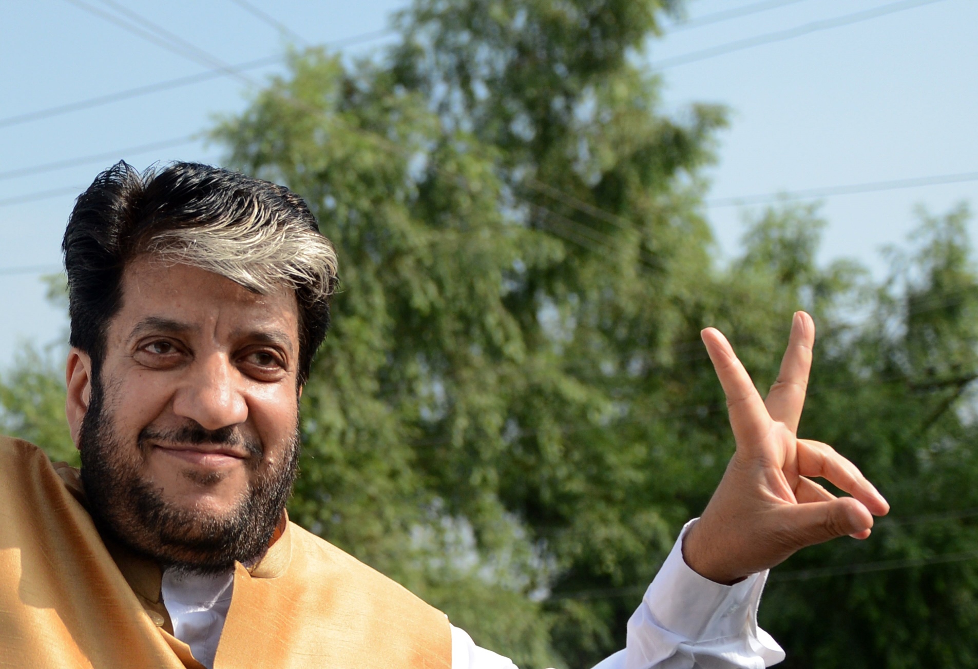 senior kashmiri separatist leader shabir shah shows the victory sign prior to his departure for new delhi for talks with pakistan 039 s national security adviser sartaj aziz in srinagar on august 22 2015
