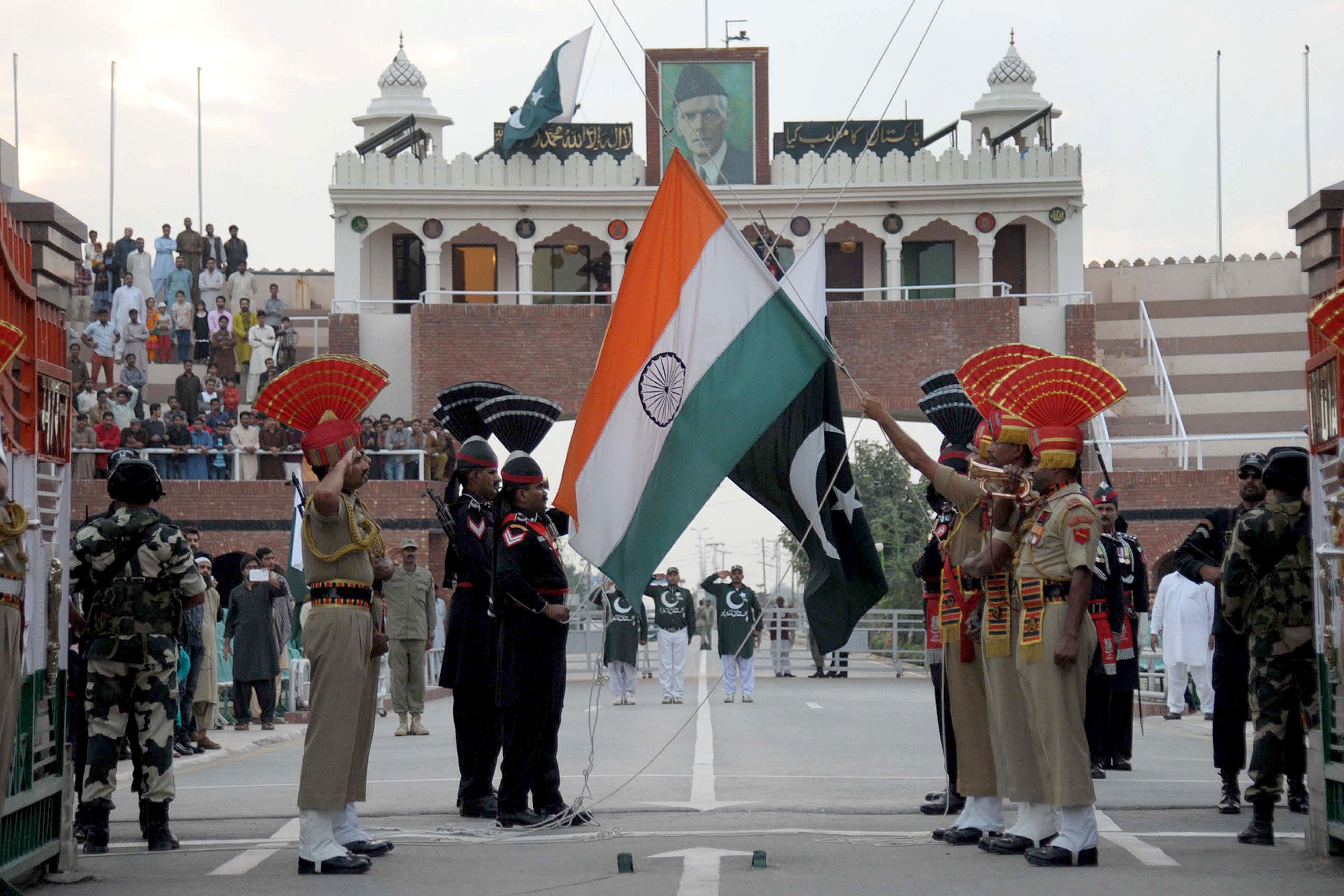 indian pakistani veterans see slim chance of full scale war